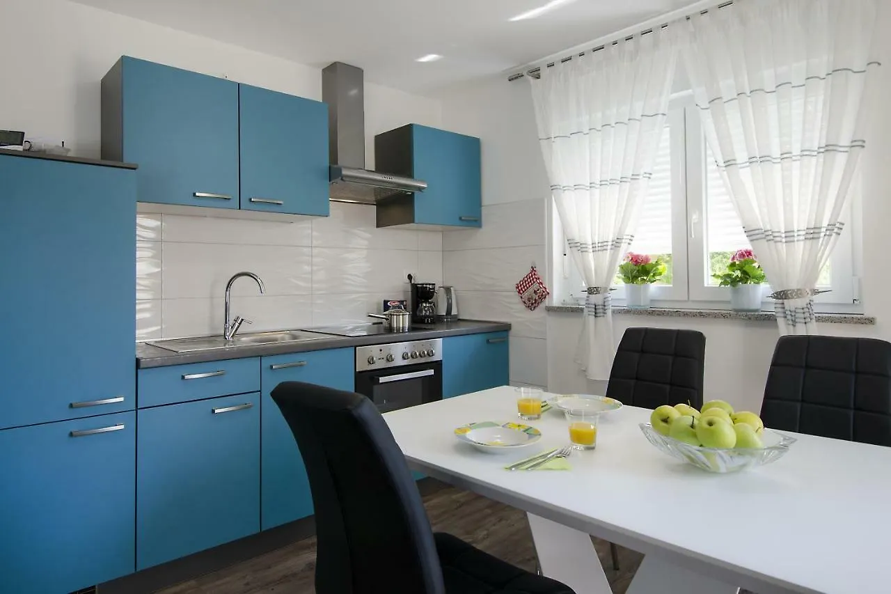 Apartment Pula R&D 0*,